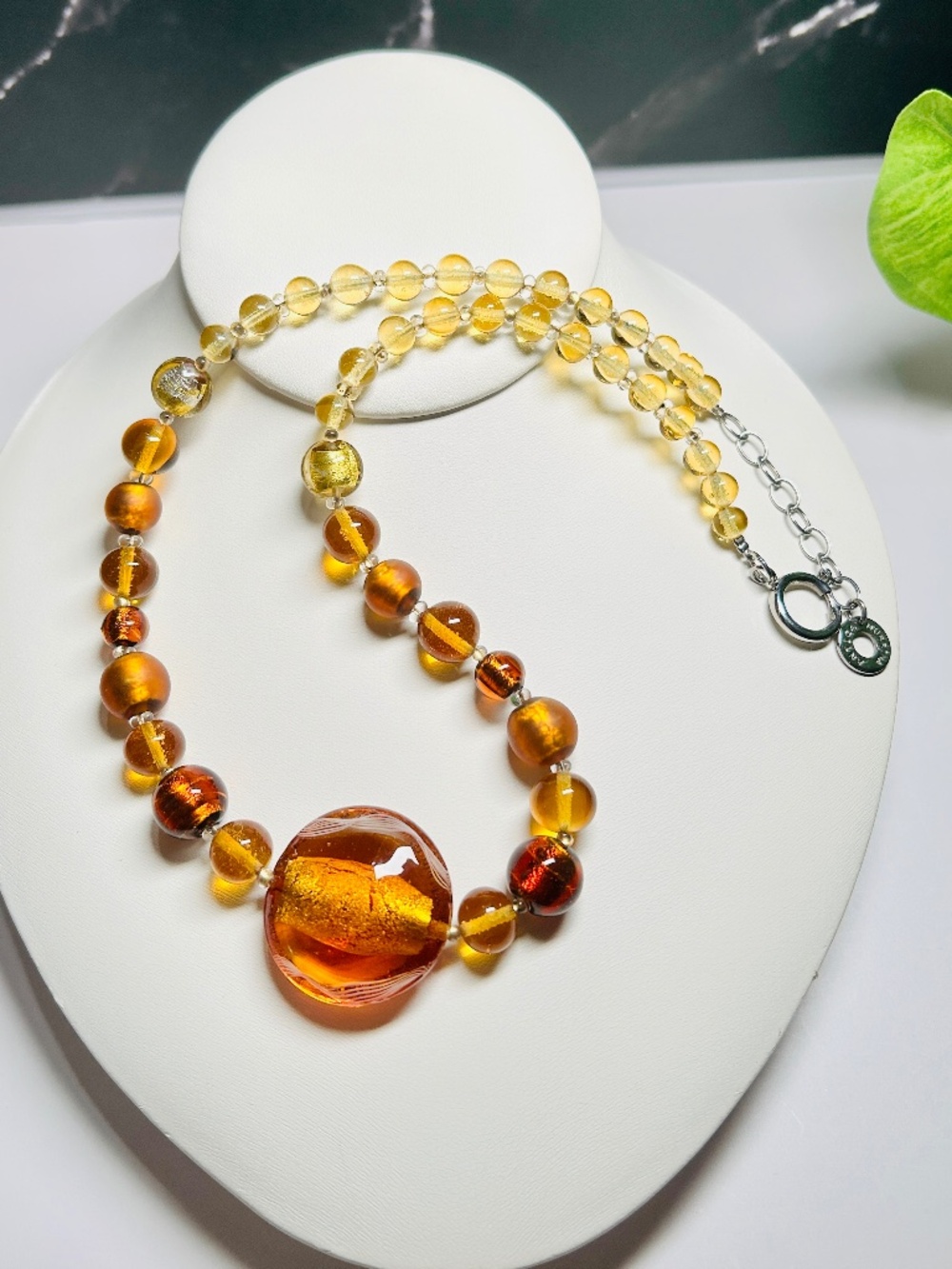 Striking Antica Murrina Venetian Murano Glass Gold Foil beaded necklace